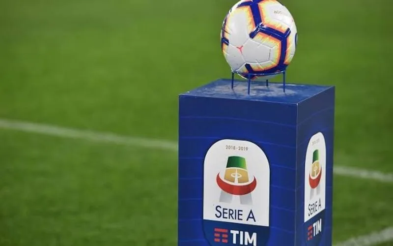 giai bong da y bieu tuong chien thuat va niem tu hao cua calcio