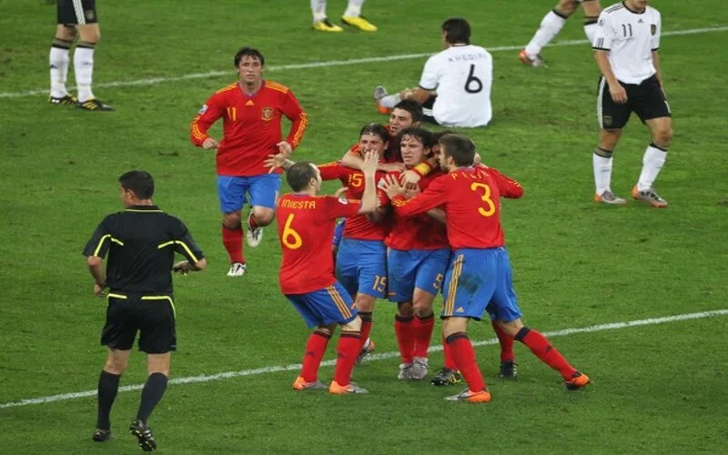 world cup 2010 ai vo dich hanh trinh cua tap the lan dau so huu cup vang